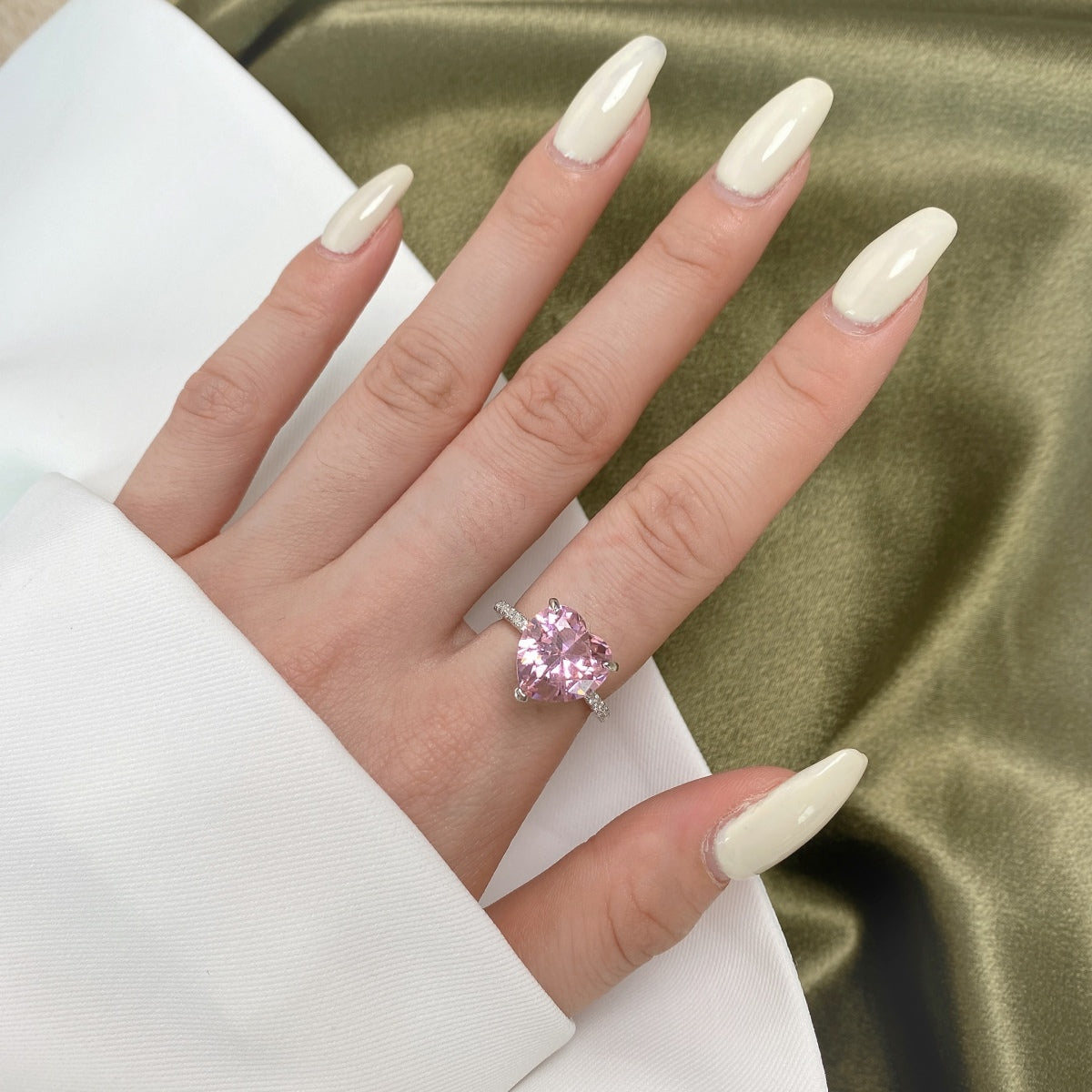 [OAK JURI]6.0 Carat Luxurious Sparkling Romantic Heart Cut Lover Ring