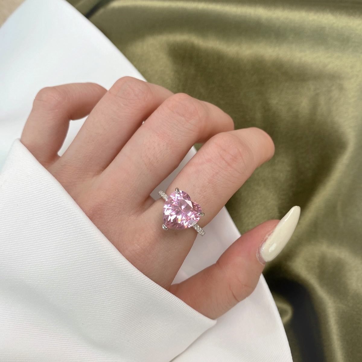 [OAK JURI]6.0 Carat Luxurious Sparkling Romantic Heart Cut Lover Ring