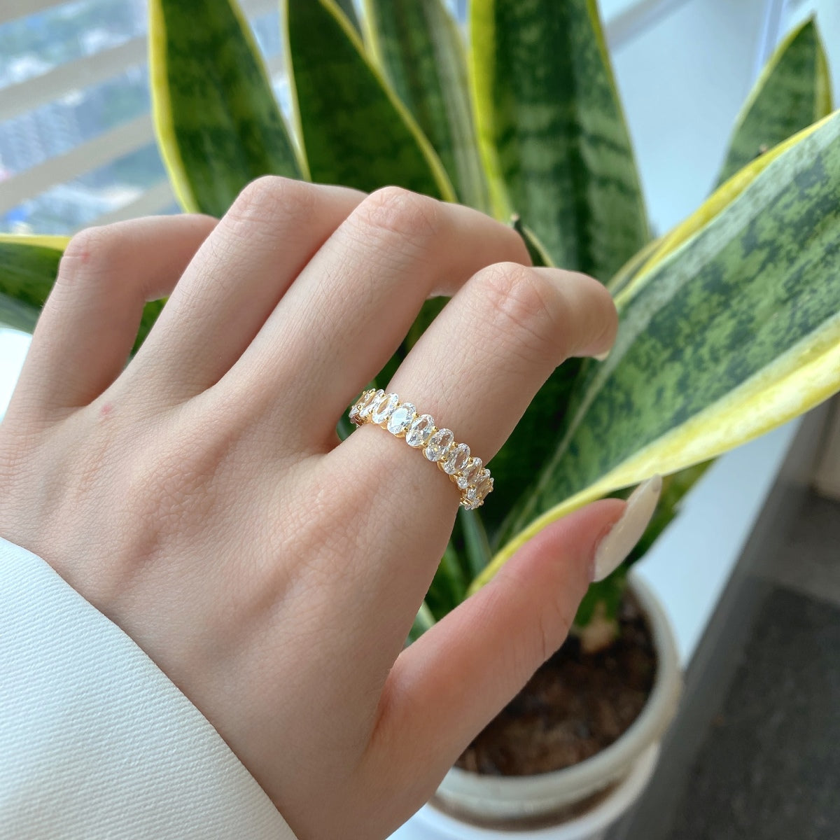 [OAK JURI]Ornate Oval Cut Tennis Ring