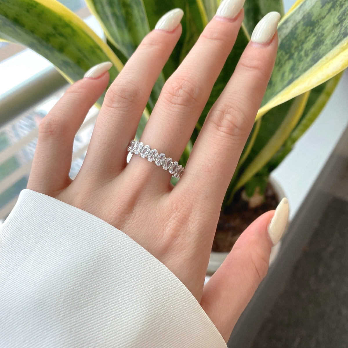 [OAK JURI]Ornate Oval Cut Tennis Ring