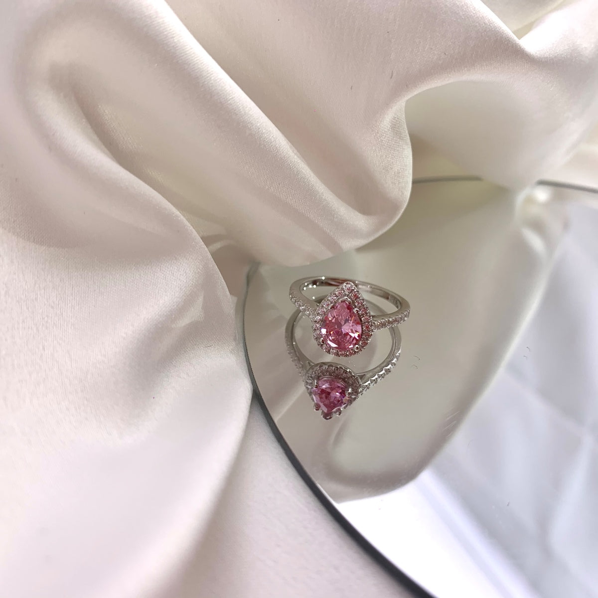[OAK JURI]1.0 Carat Luxurious Resplendent Water Drop Shape Wedding Ring