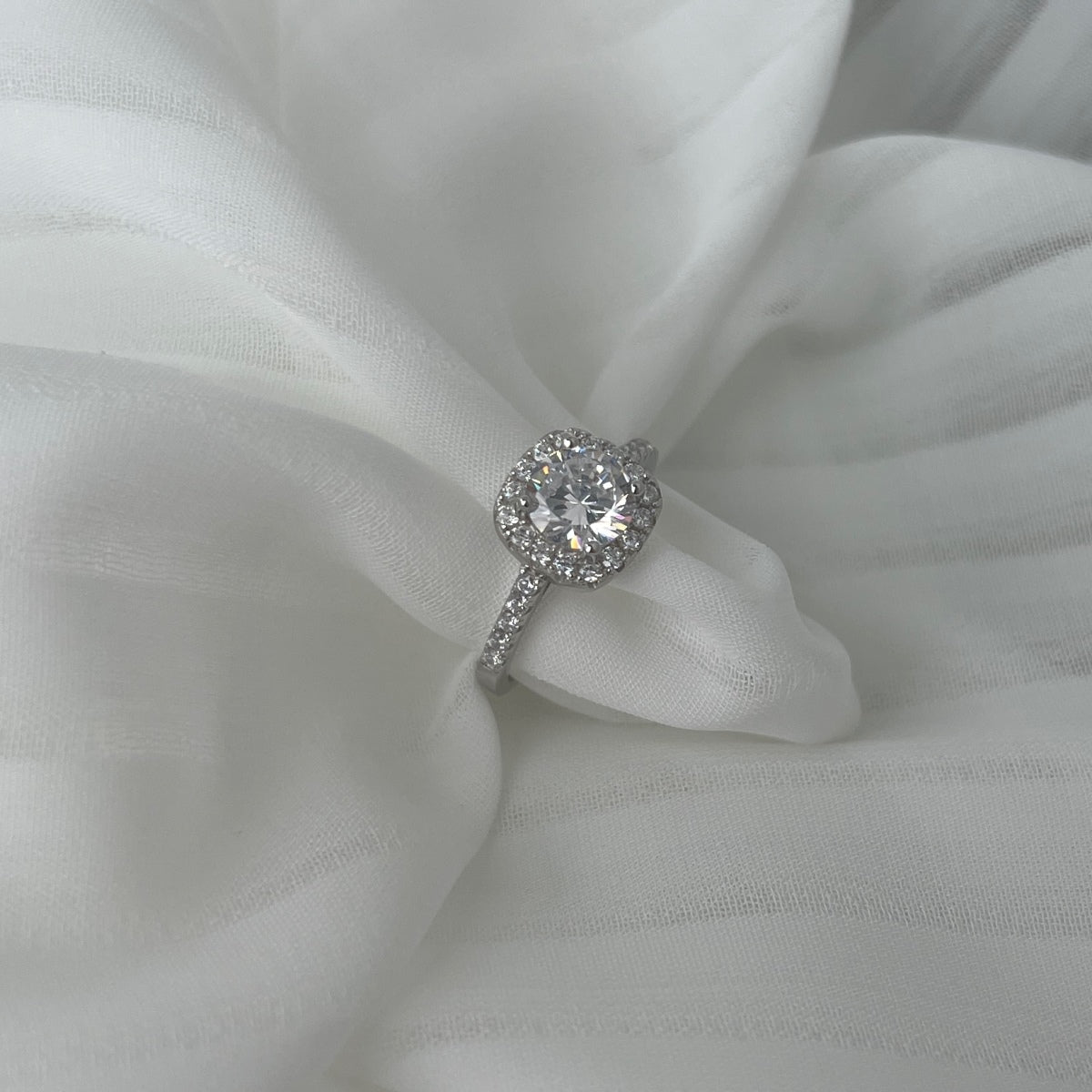 [OAK JURI]Dazzling Resplendent Round Cut Wedding Ring