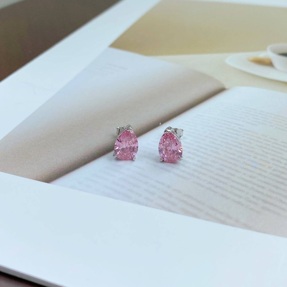 [OAK JURI]Ornate Water Drop Shape Earrings