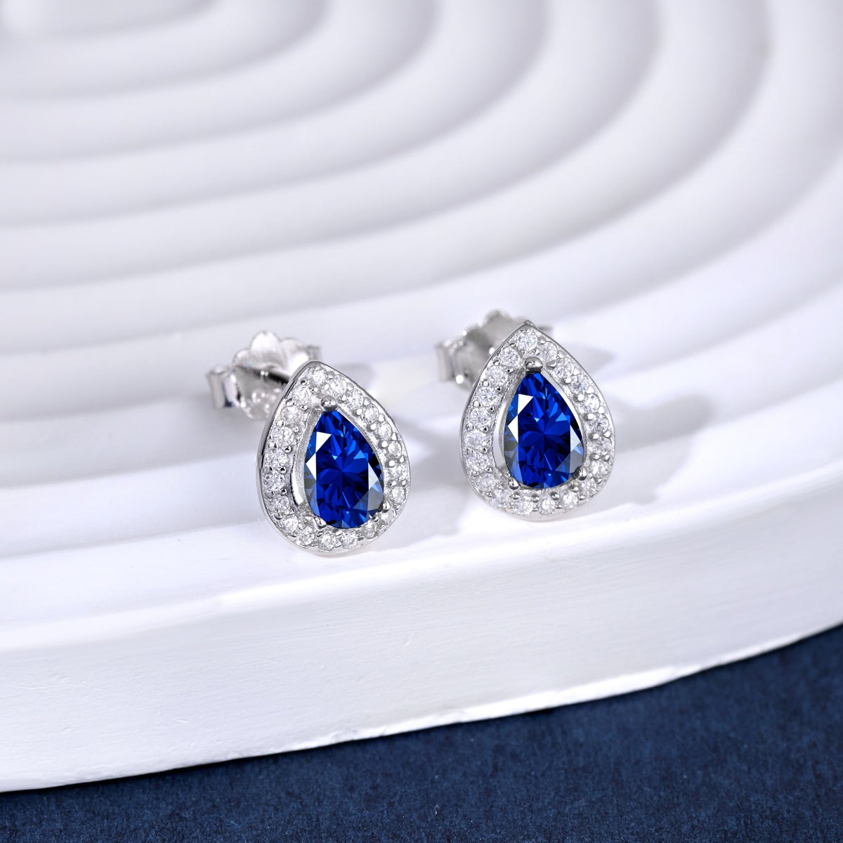 [OAK JURI]Luxurious Water Drop Shape Earrings