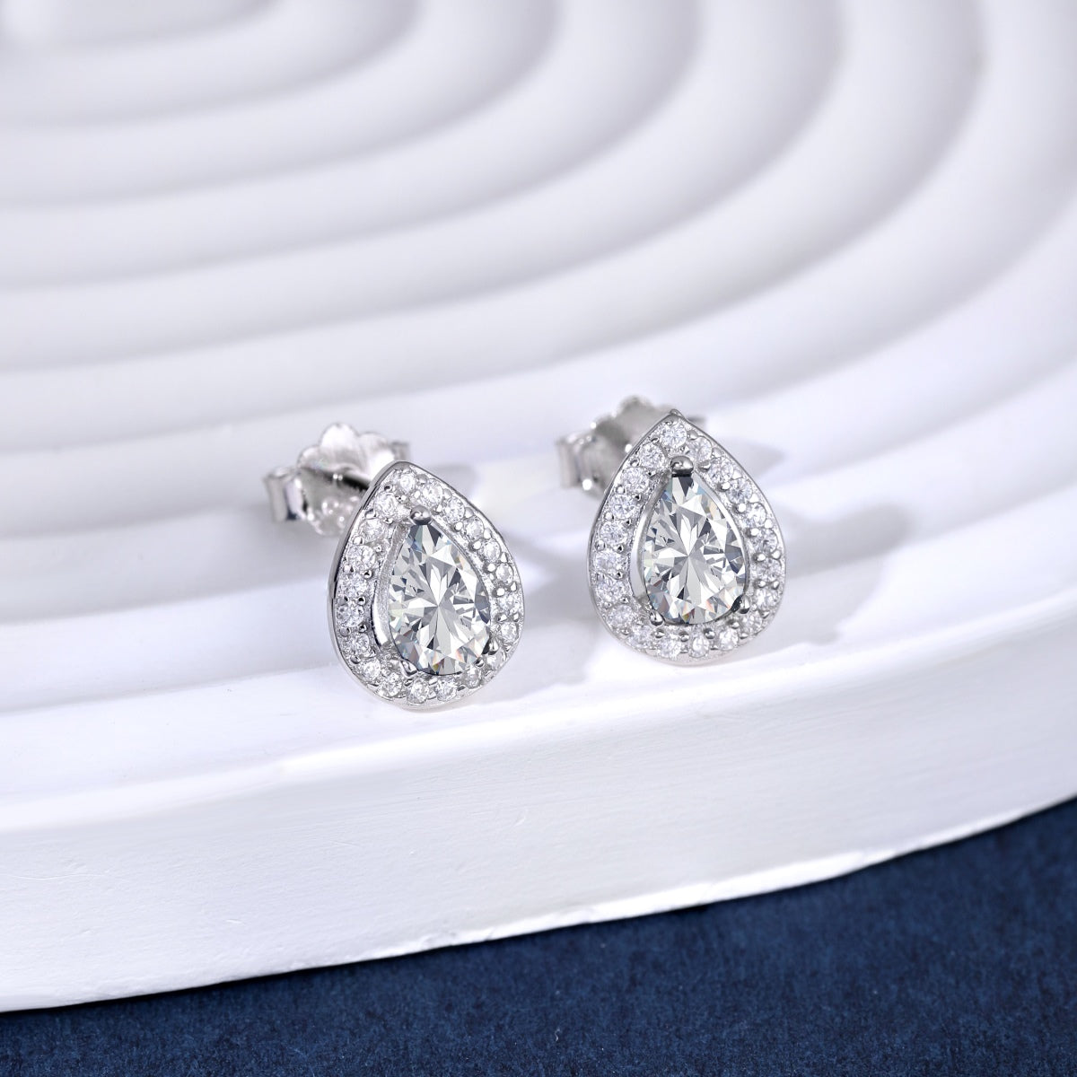 [OAK JURI]Luxurious Water Drop Shape Earrings