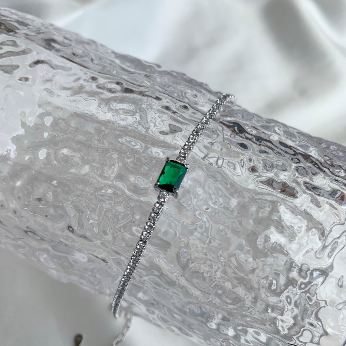 [OAK JURI]1.0 Carat Unique Emerald Cut Banquet Bracelet