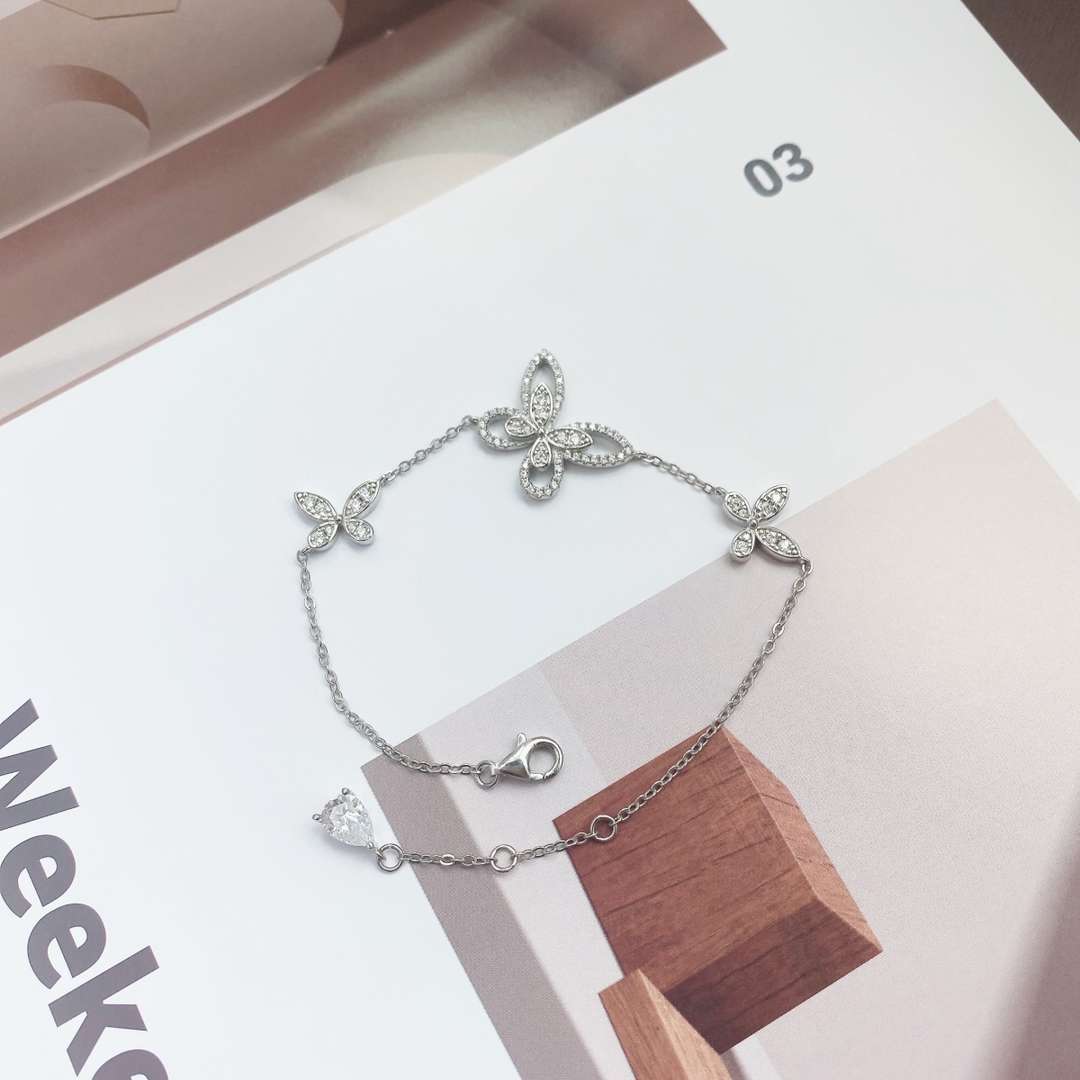[OAK JURI]Delicate Butterfly Pendant Bracelet