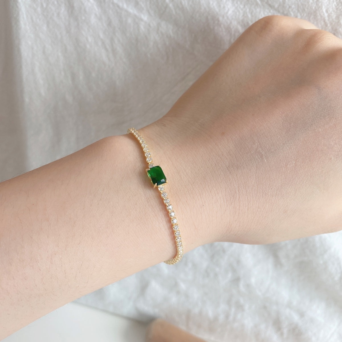[OAK JURI]1.0 Carat Unique Emerald Cut Banquet Bracelet