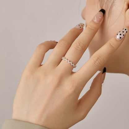 [OAK JURI]Delicate Enchanting Wave Shape Daily Ring