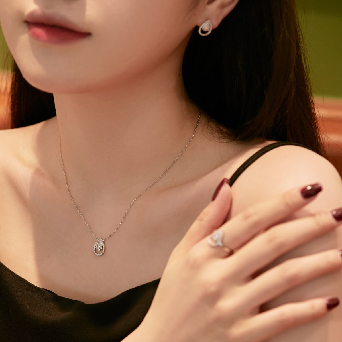[OAK JURI]Sparkling Delicate Water Drop Shape Daily Earrings