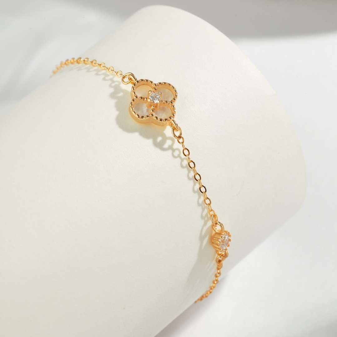 [OAK JURI]Delicate Four Leaf Clover Bracelet