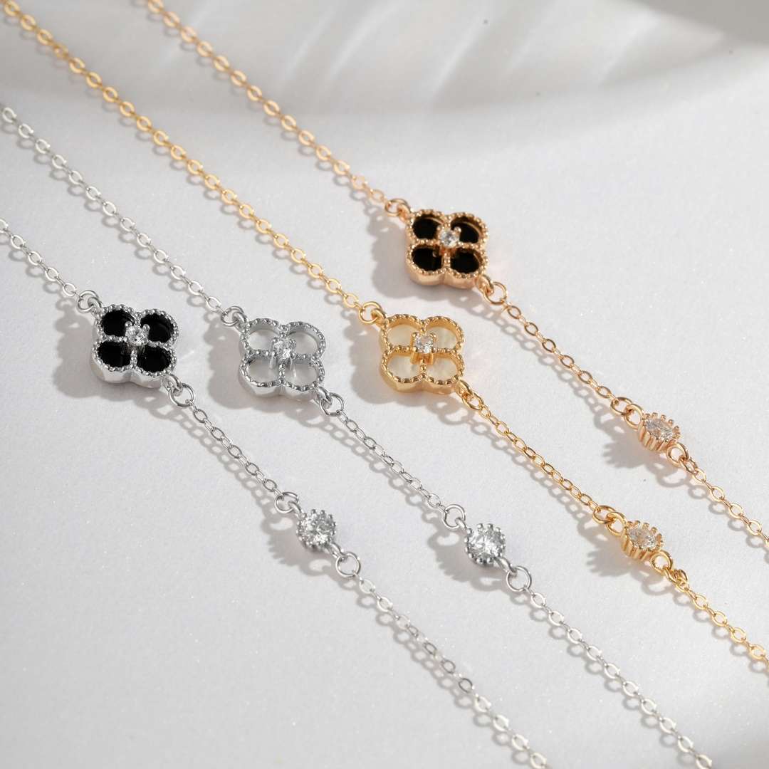 [OAK JURI]Delicate Four Leaf Clover Bracelet