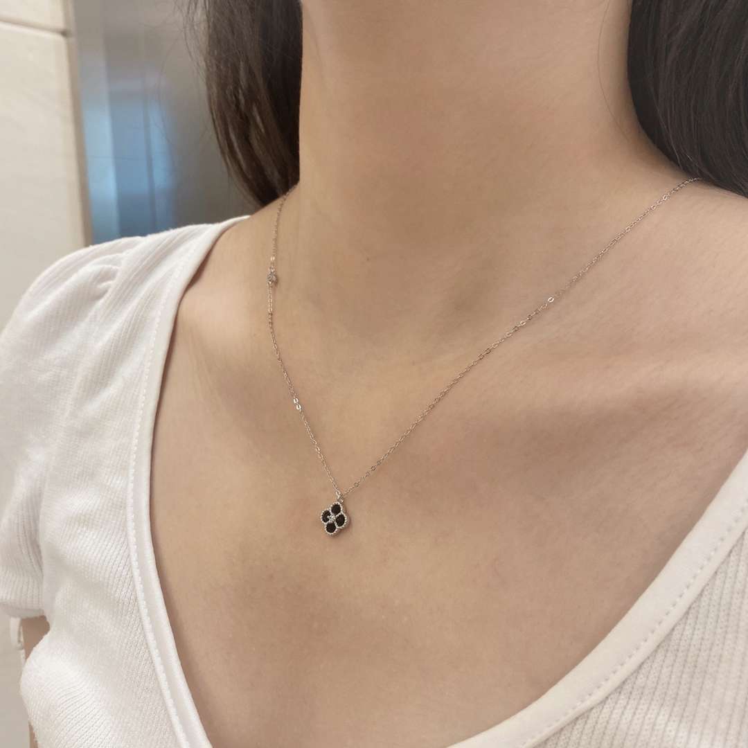[OAK JURI]Delicate Flower Shape Necklace