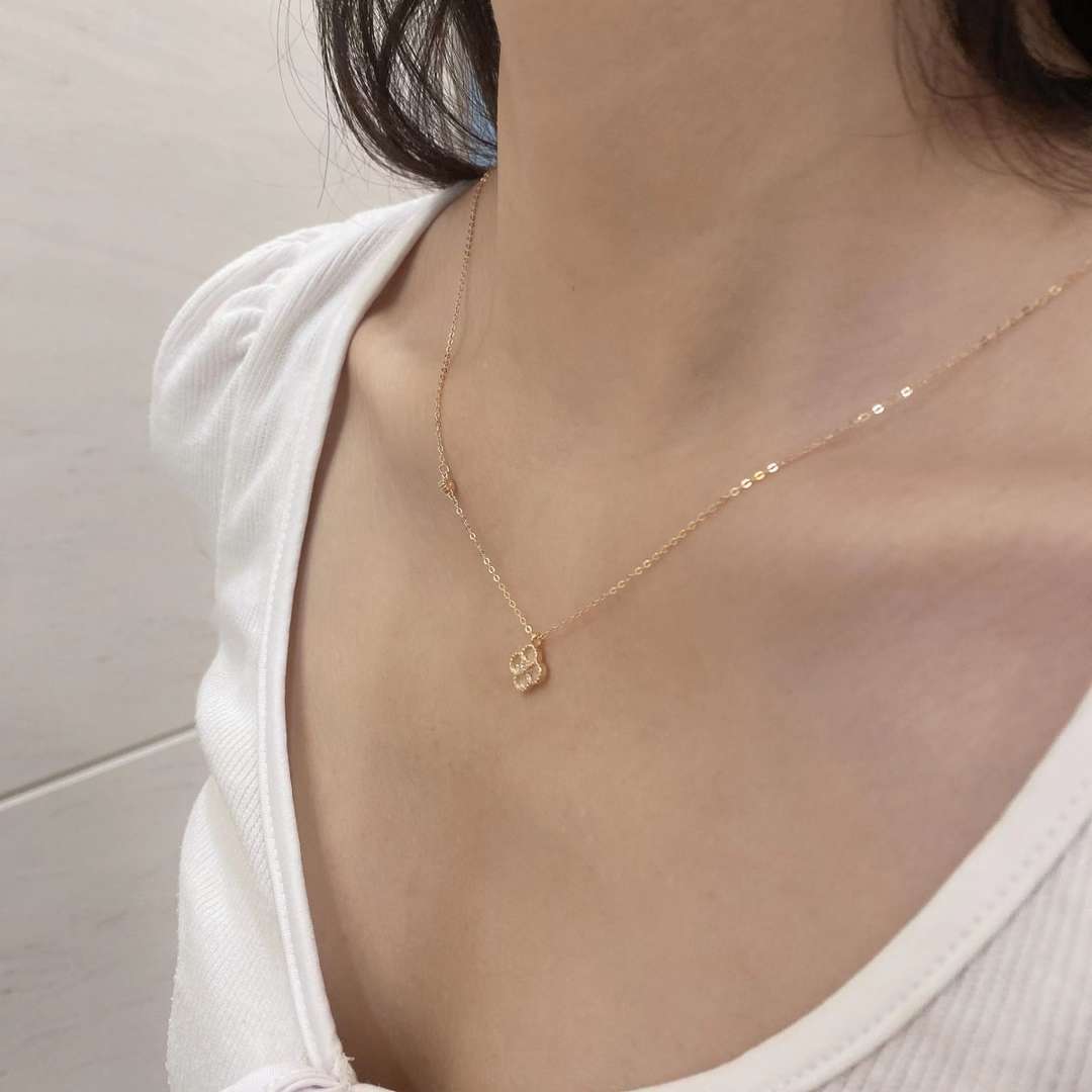 [OAK JURI]Delicate Flower Shape Necklace