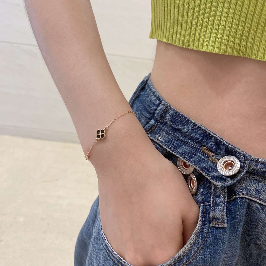 [OAK JURI]Delicate Four Leaf Clover Bracelet