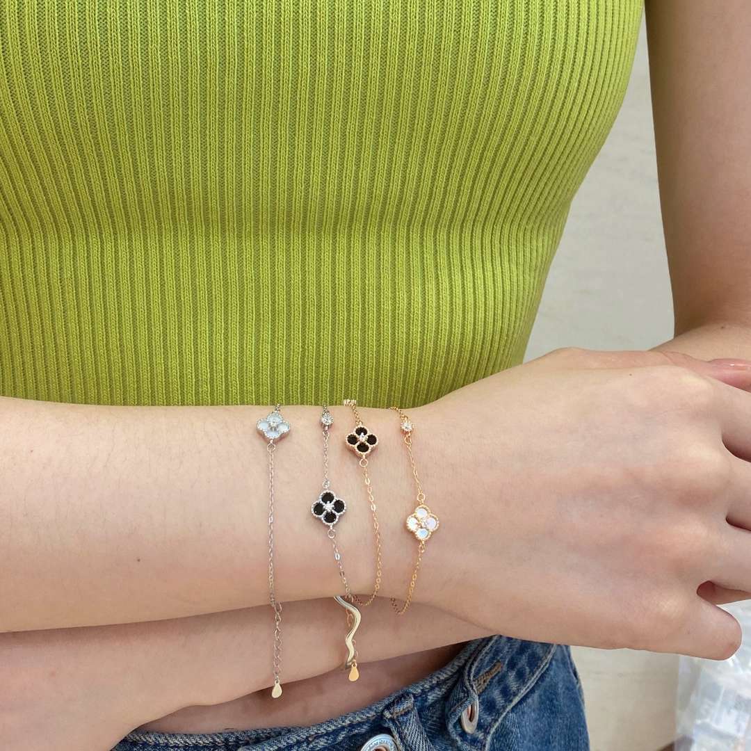 [OAK JURI]Delicate Four Leaf Clover Bracelet