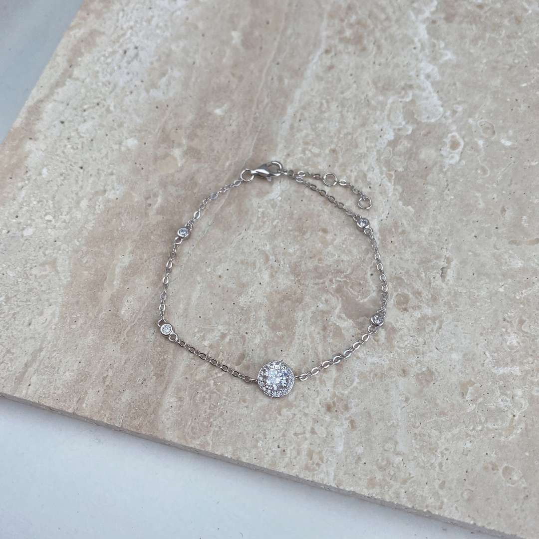 [OAK JURI]Dazzling Round Cut Shape Bracelet