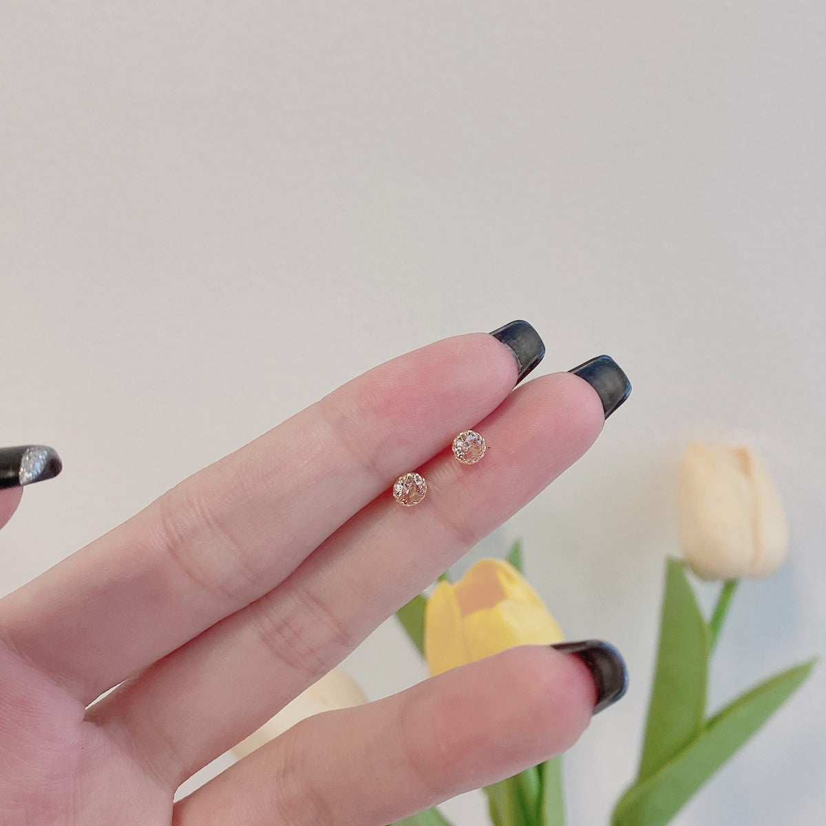 [OAK JURI]Sparkling Colorful Round Shape Earrings