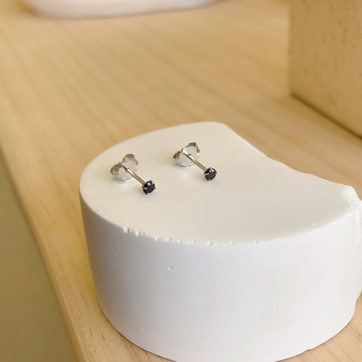 [OAK JURI]Delicate Solitaire Earrings
