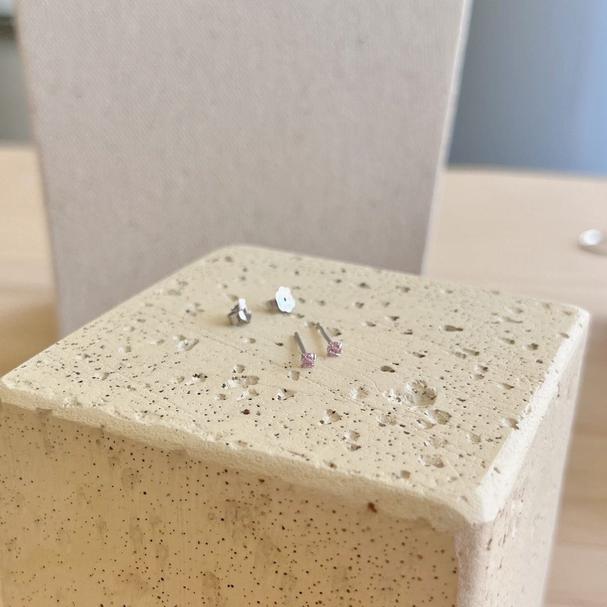 [OAK JURI]Delicate Solitaire Earrings