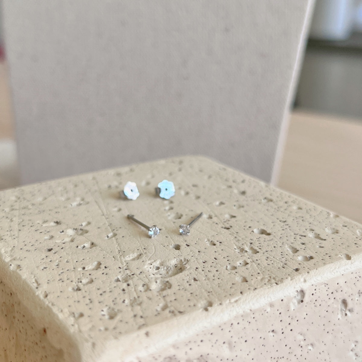 [OAK JURI]Delicate Solitaire Earrings