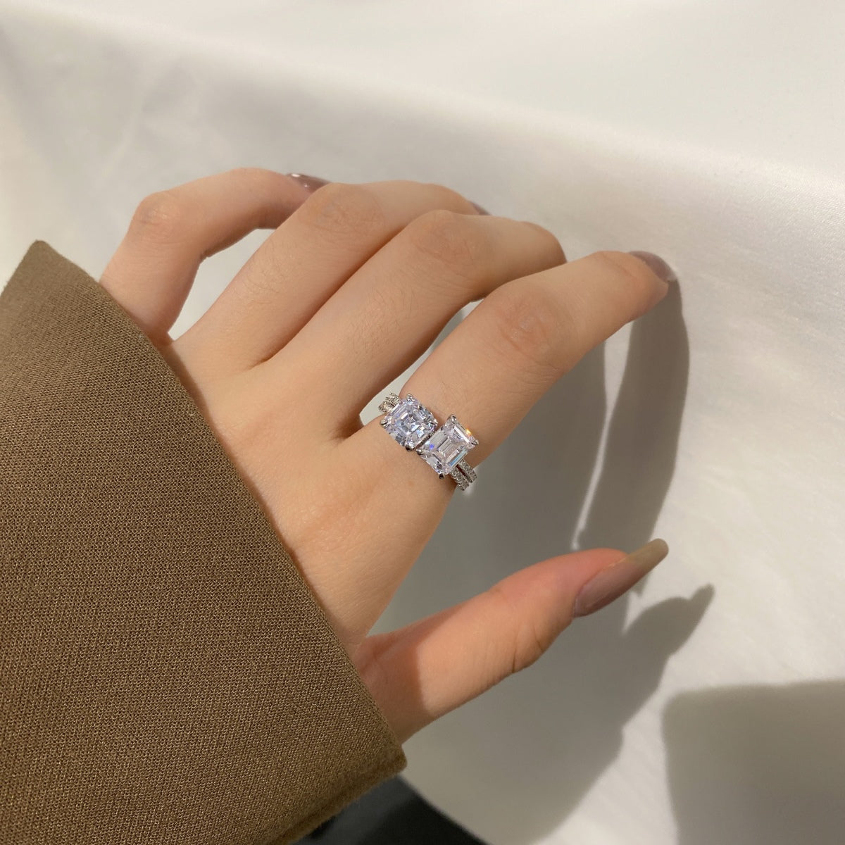 [OAK JURI]2.0 Carat Scintillating Ornate Radiant Cut Party Ring