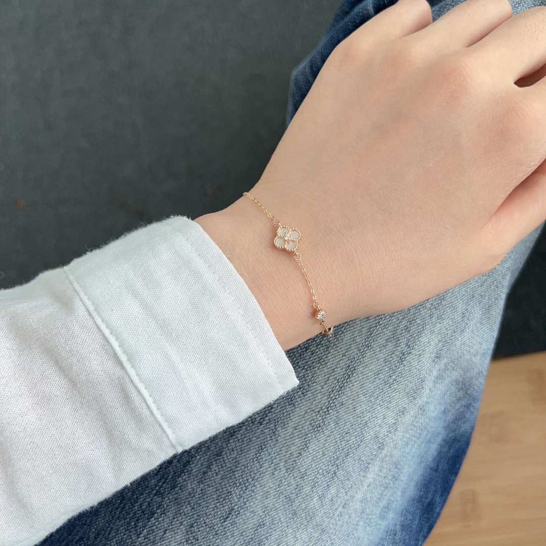 [OAK JURI]Delicate Four Leaf Clover Bracelet
