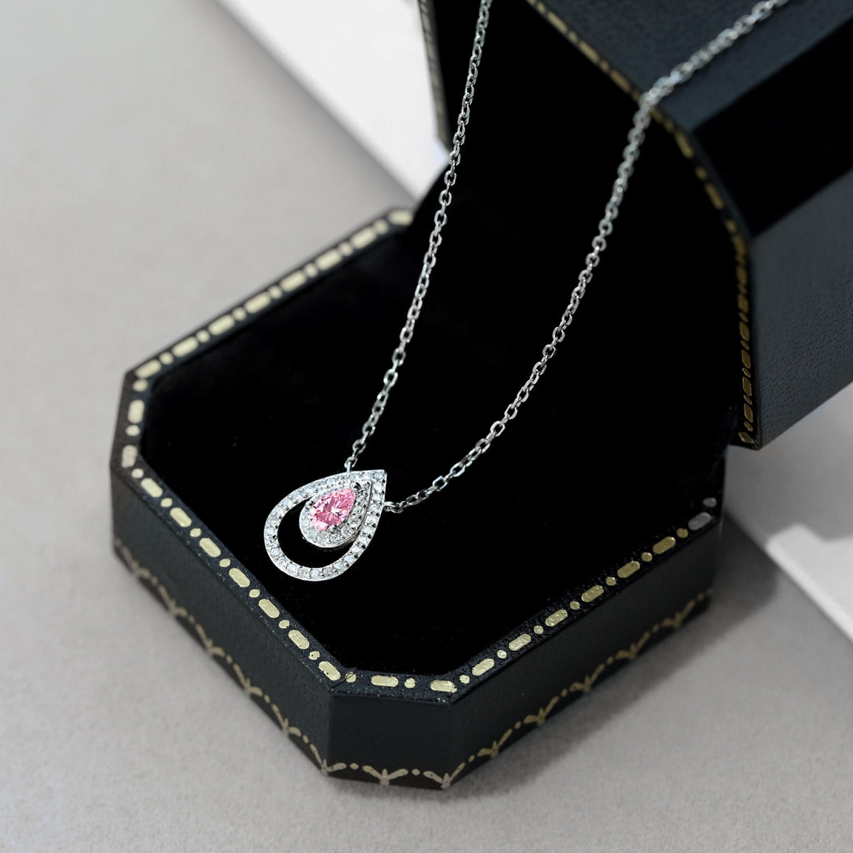 [OAK JURI]Sparkling Pear Cut Necklace