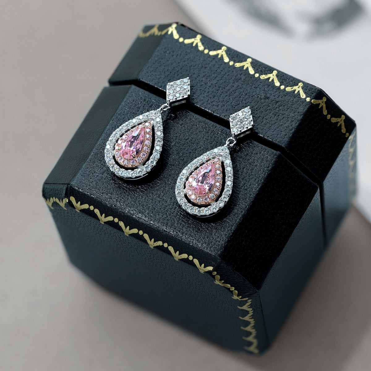 [OAK JURI]Ornate Delicate Water Drop Shape Banquet Earrings