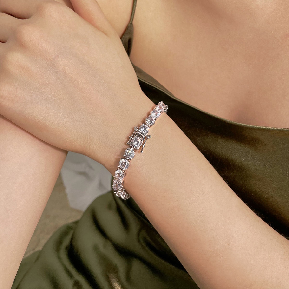 [OAK JURI]0.75 Carat Dazzling Round Cut Wedding Bracelet