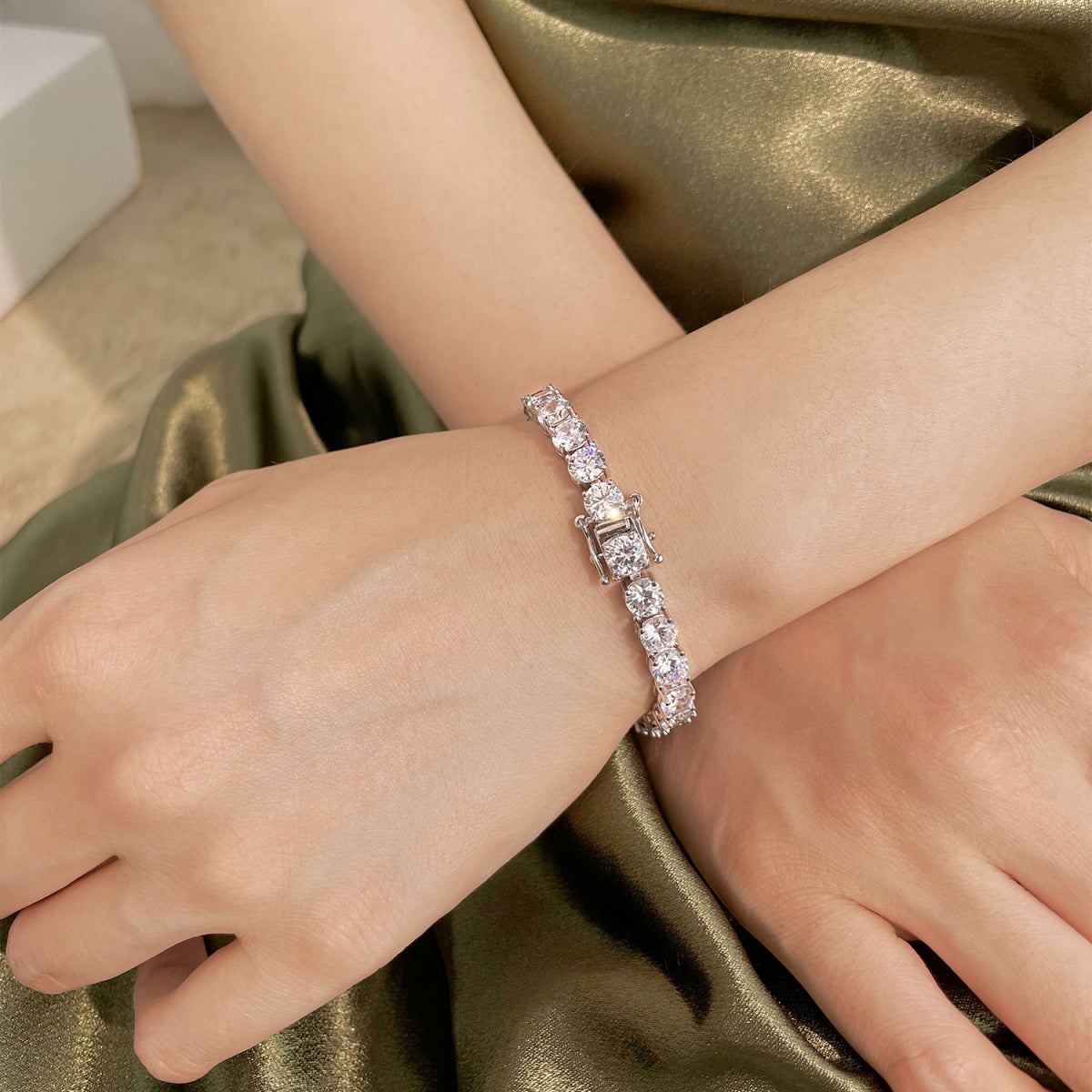[OAK JURI]0.75 Carat Dazzling Round Cut Wedding Bracelet