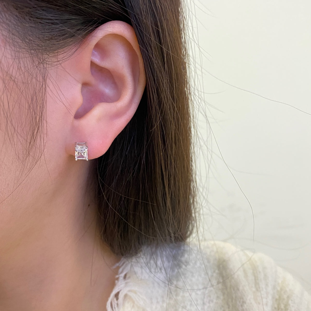 [OAK JURI]Stylish Shiny Rectangular Center Stone Stud Earrings