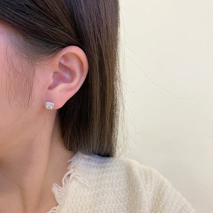 [OAK JURI]Classic Round Center Stone Stud Earrings
