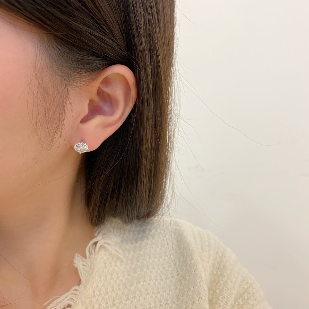 [OAK JURI]Stylish Shiny Round Center Stone Stud Earrings