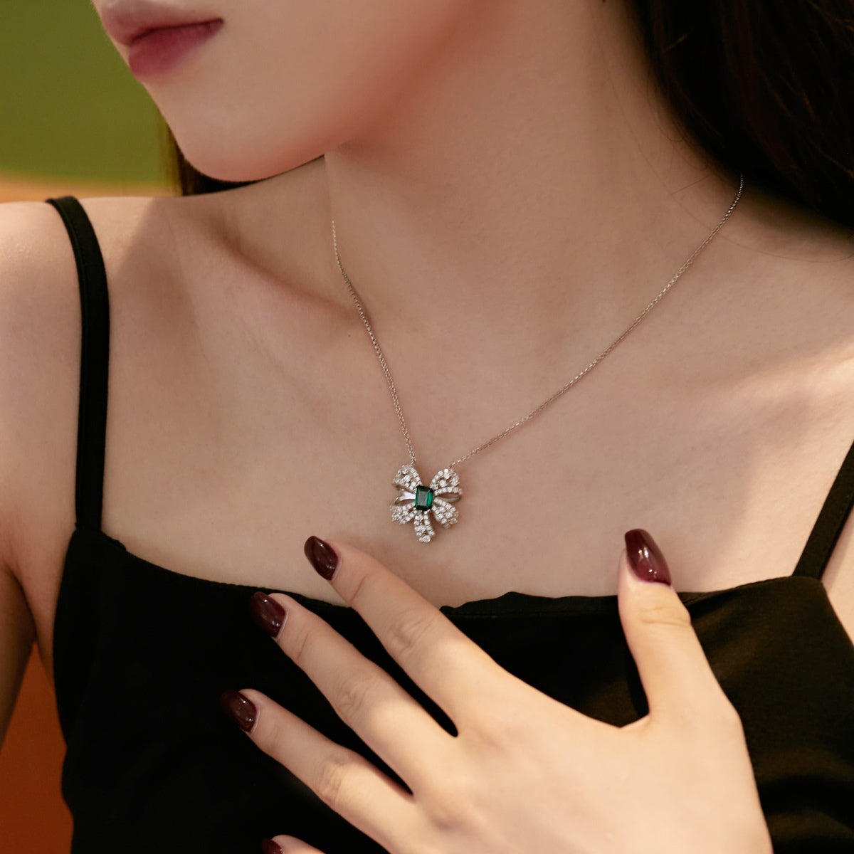 [OAK JURI]Luxurious Flower Shape Emerald Cut Necklace