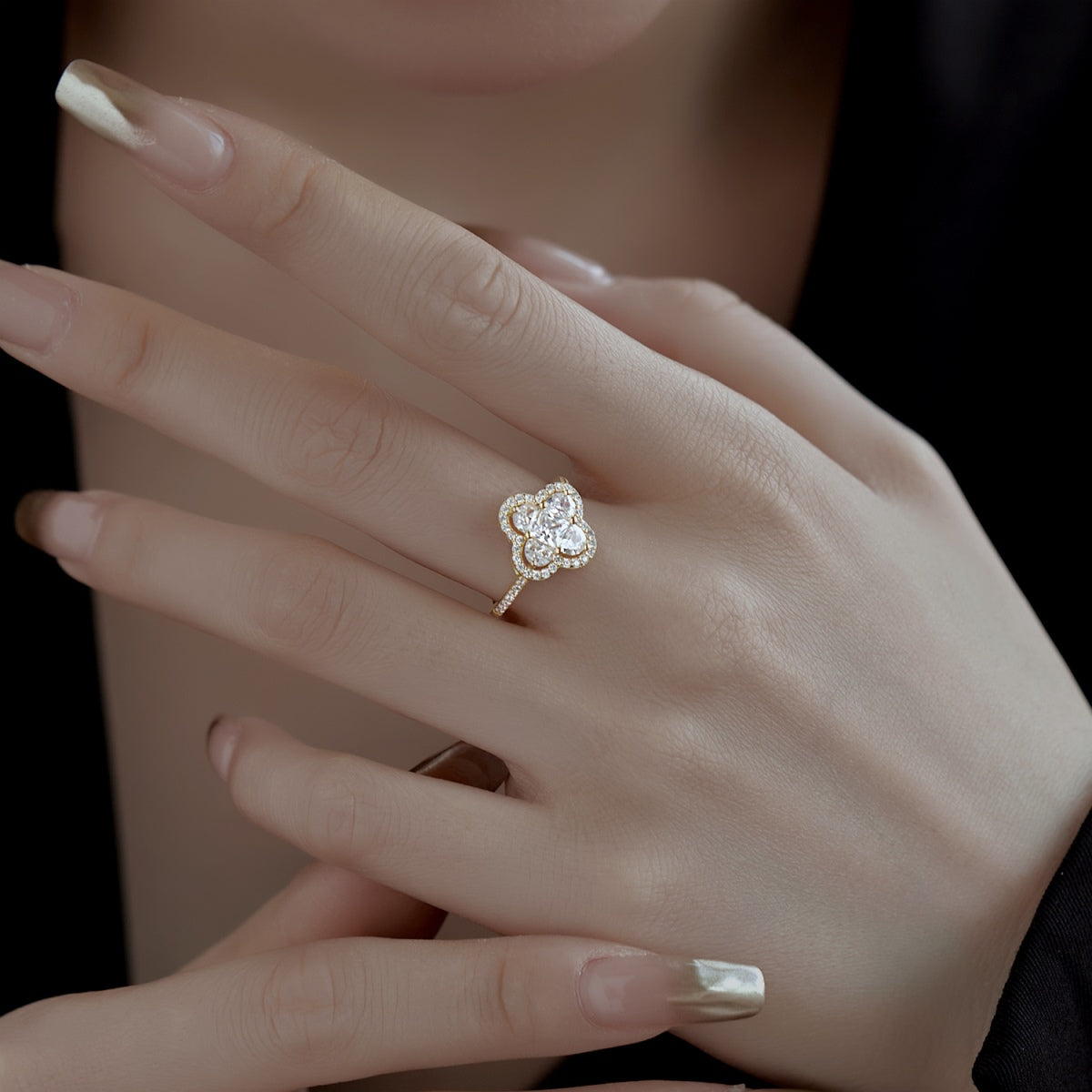 [OAK JURI]Luxurious Eternity Flower Shape Banquet Ring