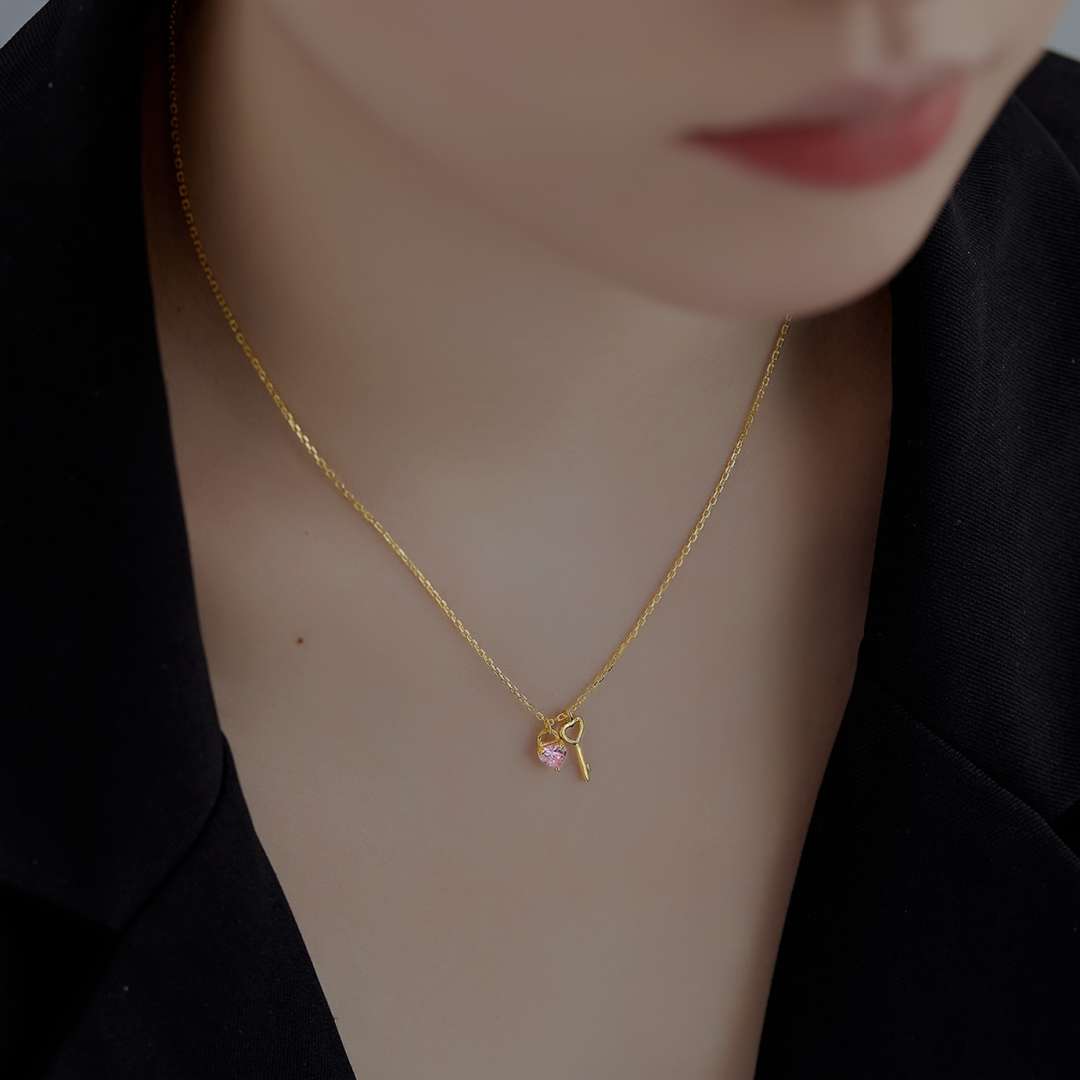 [OAK JURI]Unique Heart Shape Key Pendent Necklace