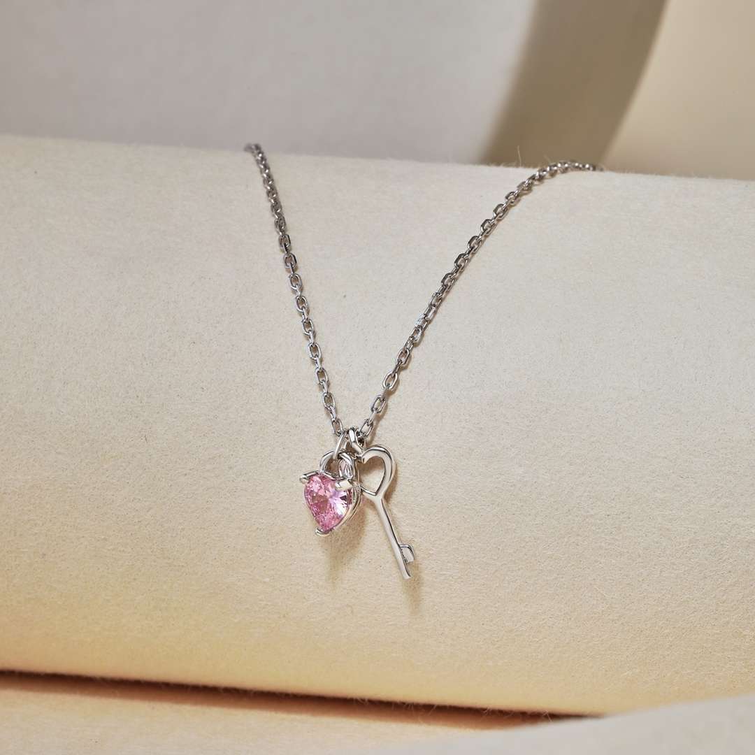 [OAK JURI]Unique Heart Shape Key Pendent Necklace