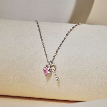 [OAK JURI]Unique Heart Shape Key Pendent Necklace