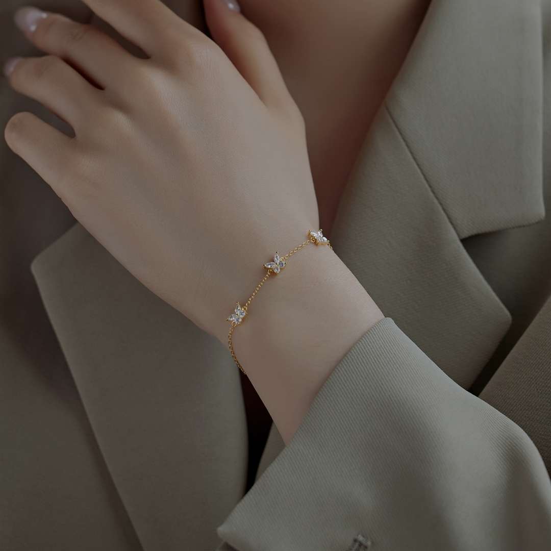 [OAK JURI]Radiant Butterfly Shape Necklace