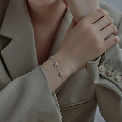 [OAK JURI]Radiant Butterfly Shape Necklace