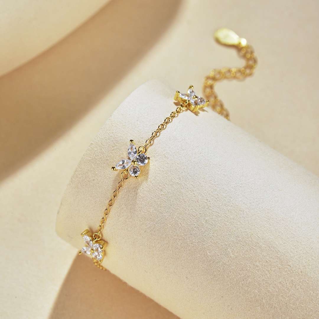 [OAK JURI]Radiant Butterfly Shape Necklace