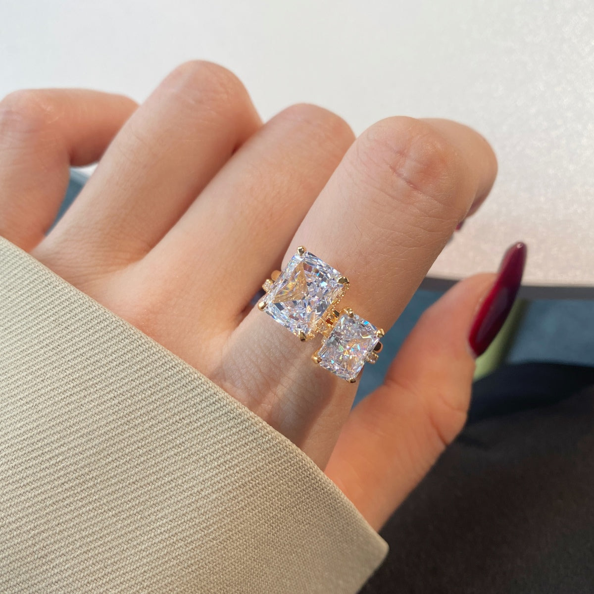 [OAK JURI]4.0 Carat Ornate Enchanting Radiand Cut Banquet Ring