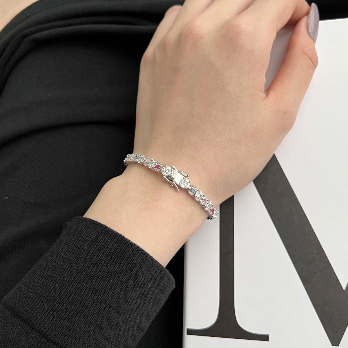 [OAK JURI]Dazzling Radiant Multi Cut Daily Bracelet