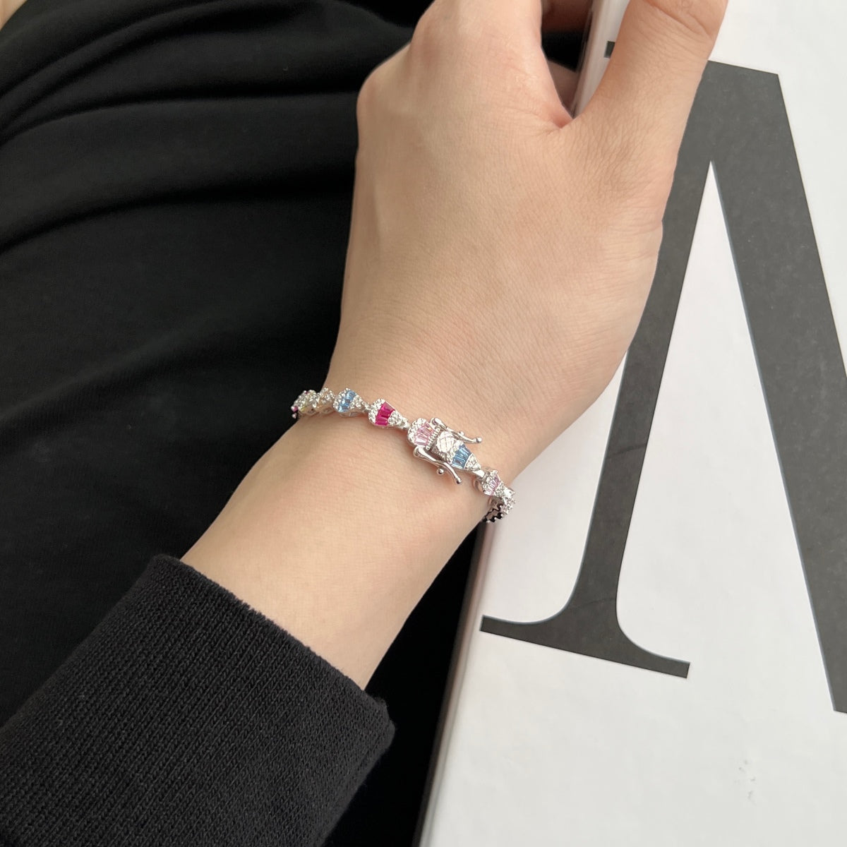 [OAK JURI]Radiant Water Drop Shape Daily Bracelet