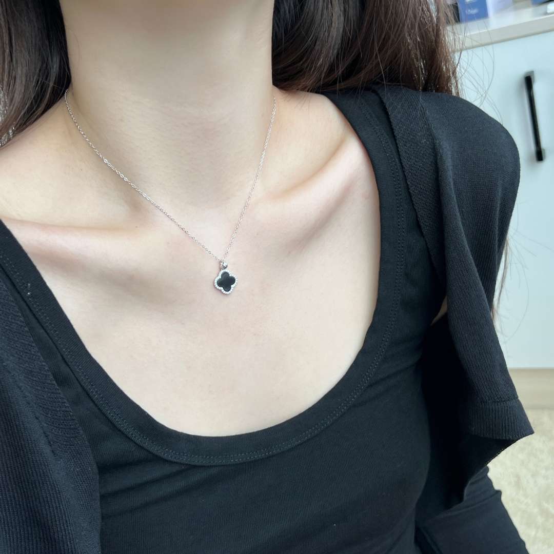 [OAK JURI]Dainty Flower Shape Necklace