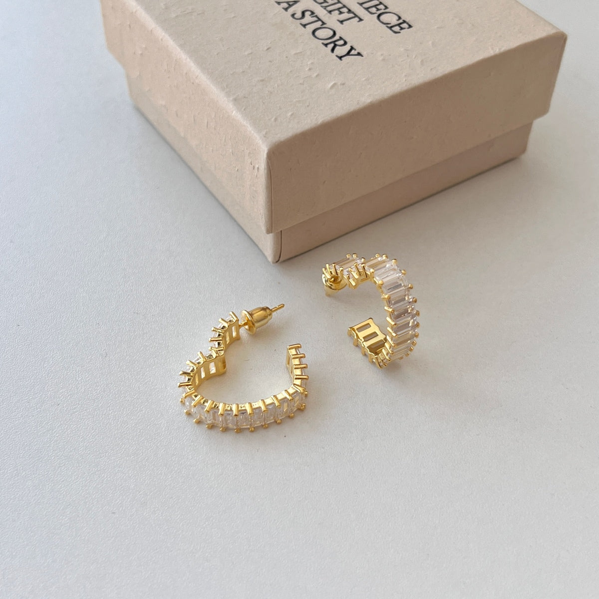 [OAK JURI]Radiant Heart Cutout Earrings