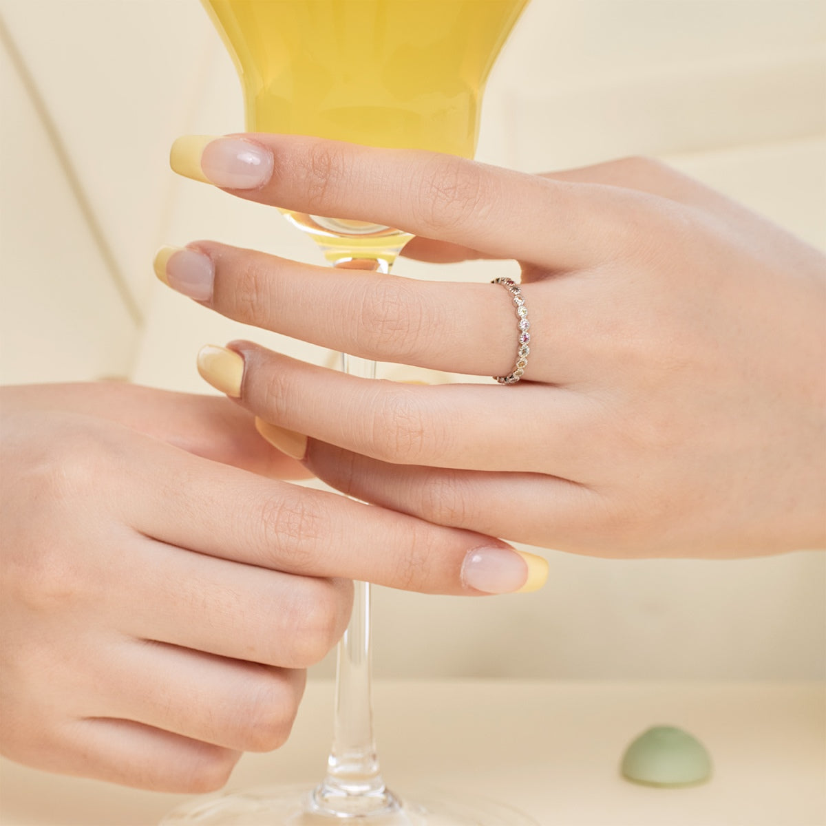 [OAK JURI]Radiant Sparkling Round Cut Daily Ring