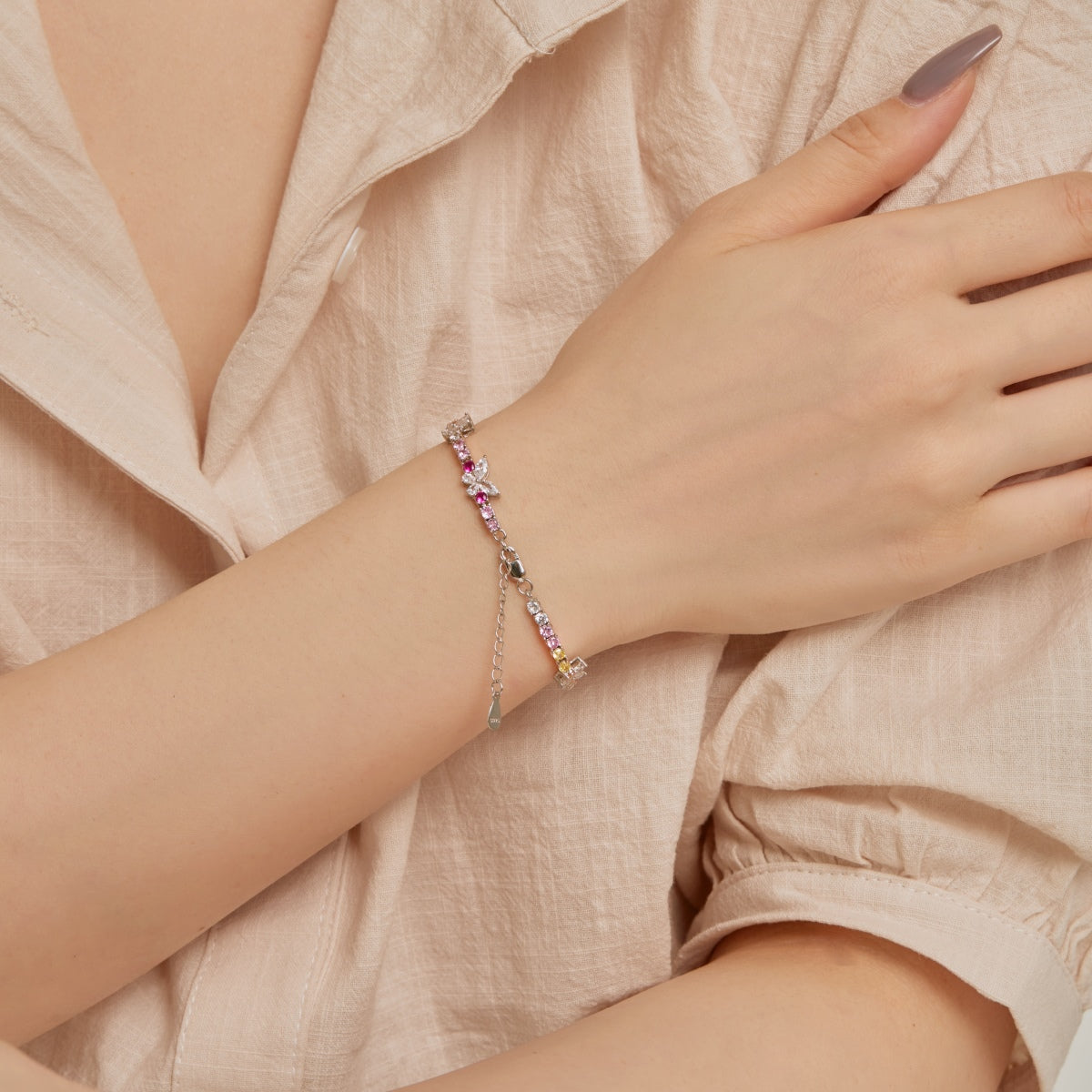[OAK JURI]Ornate Colorful Butterfly Shape Round Cut Daily Bracelet