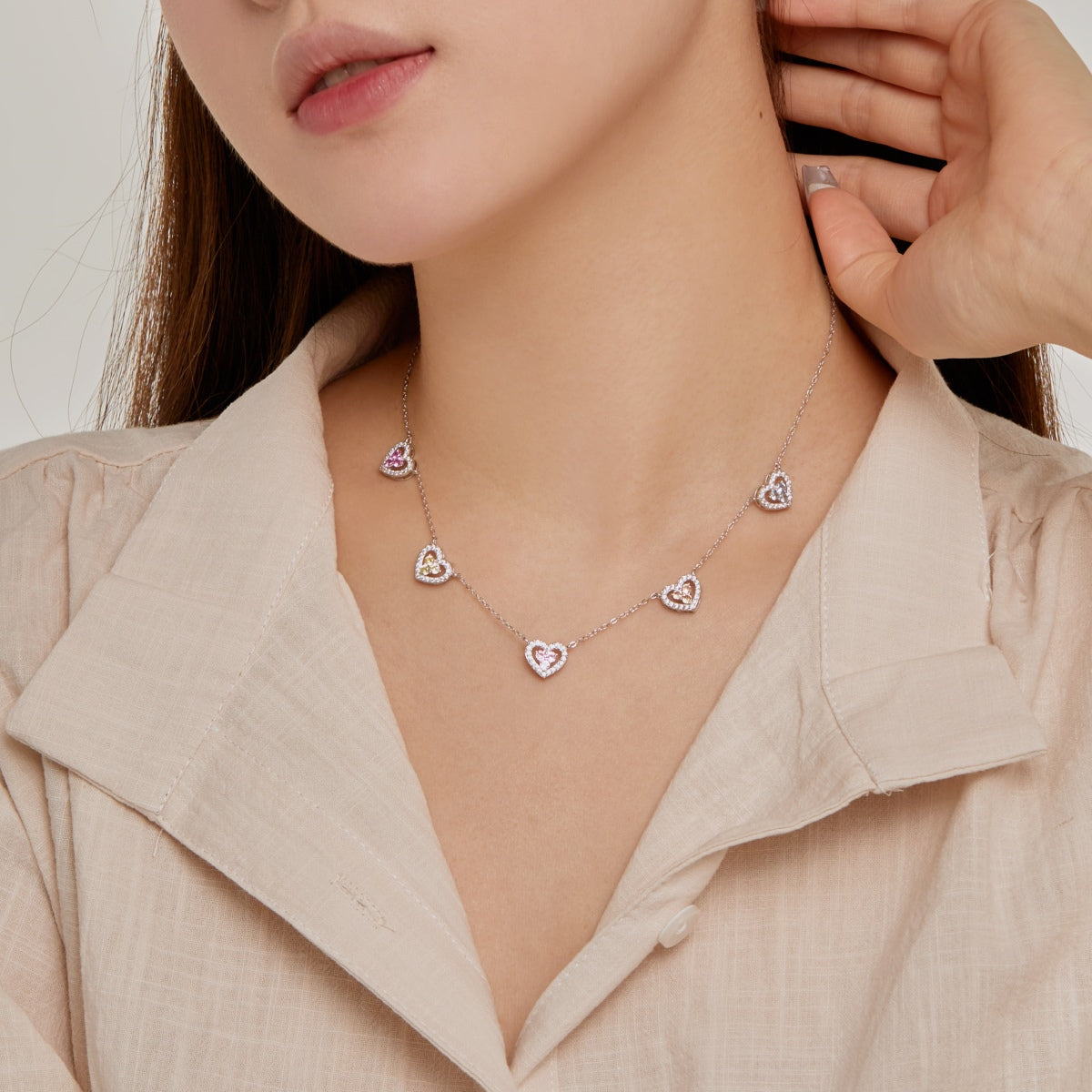 [OAK JURI]Sparkling Five Heart Necklace